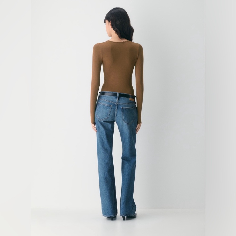 Aritzia Babaton Contour V-Neck Long Sleeve Bodysuit Deep Brown Size Medium - Picture 3 of 14
